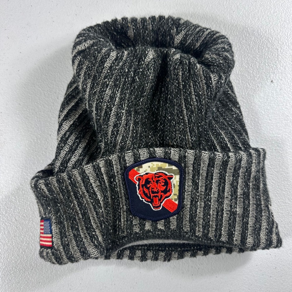 New Era Chicago Bears Beanie Mens OSFM Grey Salute to Service NFL Knit Hat